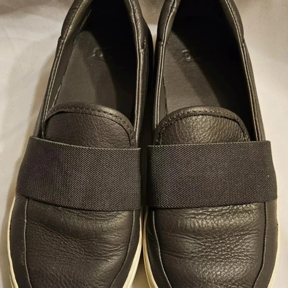 UGG Womens Comfort Loafers Size 7 Grey Leather White Sole Slip on Elastic Strap